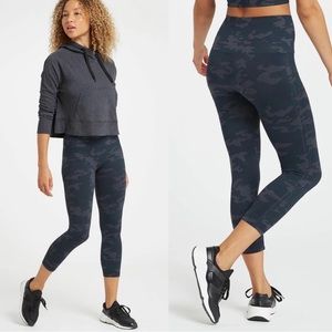 Spanx Look At Me Now Seamless Leggings, M